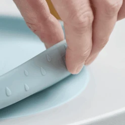 Done By Deer ™ Stick & Stay Serviesset Hert Friends Mix Van Kleuren -Done By Deer done by deer stick amp stay serviesset hert friends mix van kleuren a341420 4