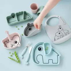 Done By Deer Siliconen Snackbord Stick & Stay Croco - Green -Done By Deer done by deer siliconen snackbord stick stay croco green1